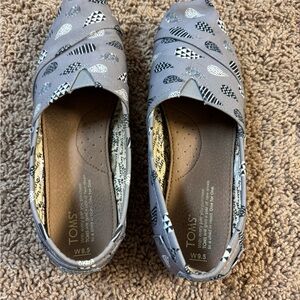 Toms Gray Geometric Flats for Everyday Comfort